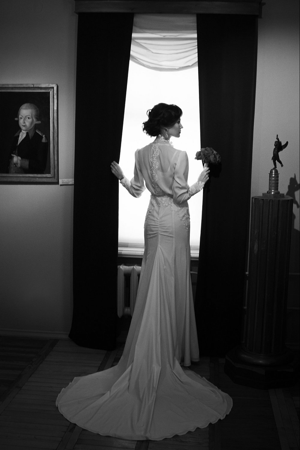 Белоснежное свадебное платье с шикарным шлейфом. Под заказ, цена ориентировочная с учетом материалом